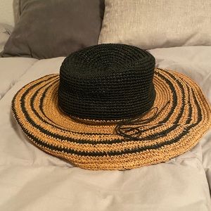 Black and Tan collapsible beach hat